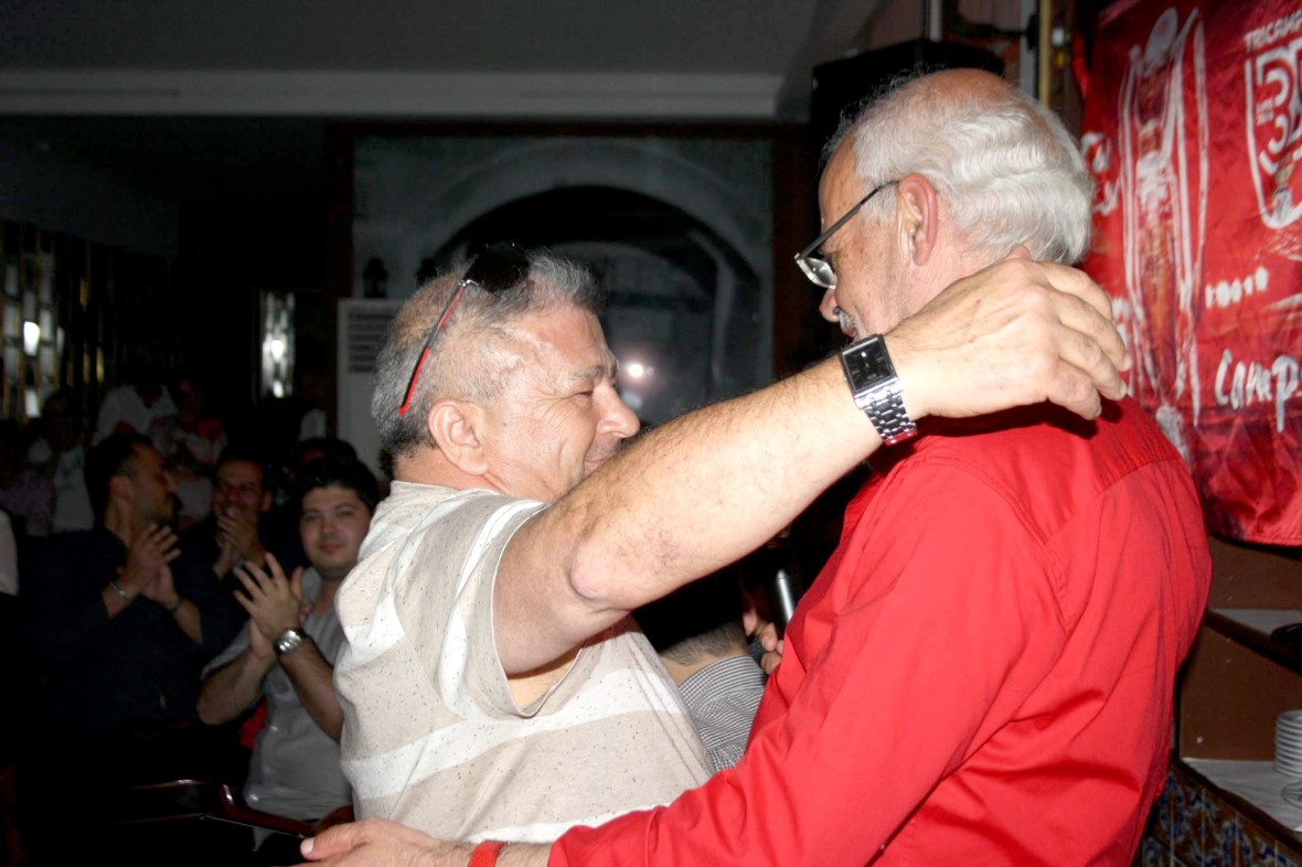 António Serra abraça o amigo Jose Bento Leitão ...